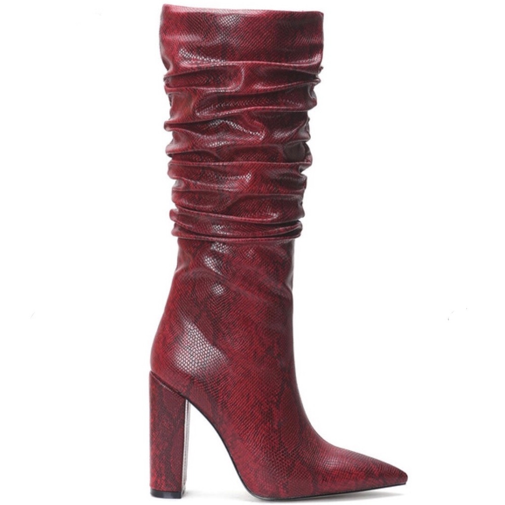 black and red snake skin boots Sz 7 ♥️🐍